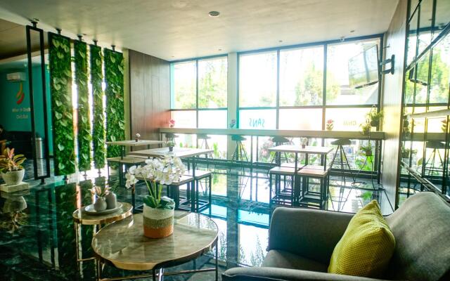 Sans Hotel Box Mansion Surabaya