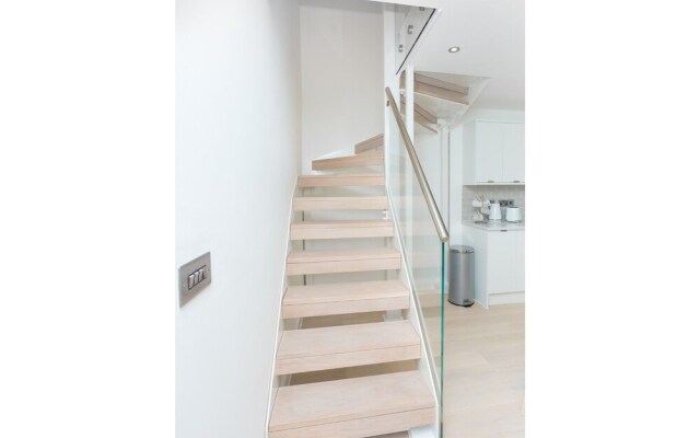 Modern, Brand New Townhouse in Bath