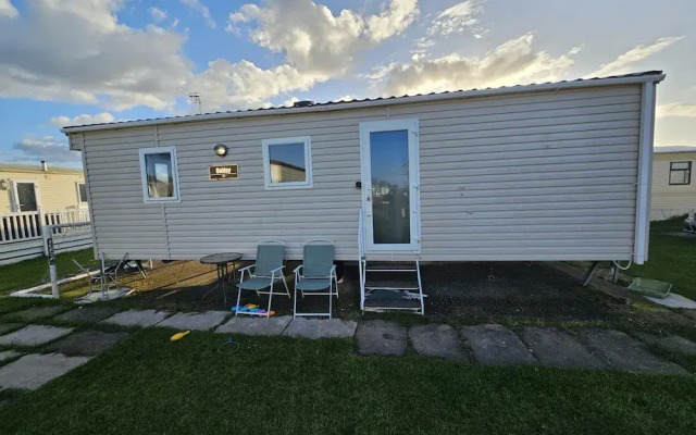 2 Bed Caravan Leanne Centeal Heated
