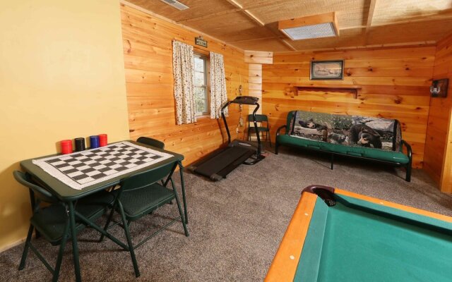 Fireside Memories 2 Br cabin by RedAwning