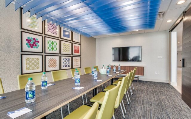 Holiday Inn Express & Suites Denton South by IHG