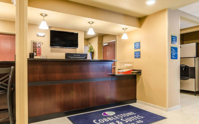 Cobblestone Inn & Suites - Oberlin