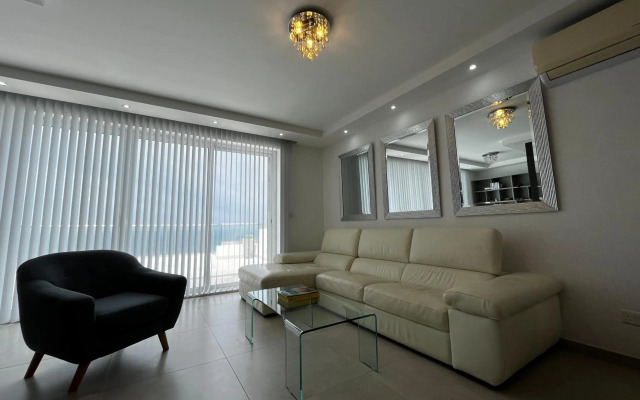 Stunning penthouse, 2 bedroom, heart of Sliema