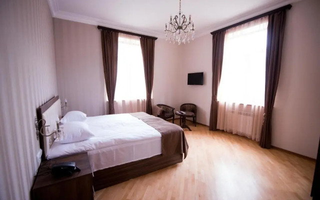 Royal Palace Hotel