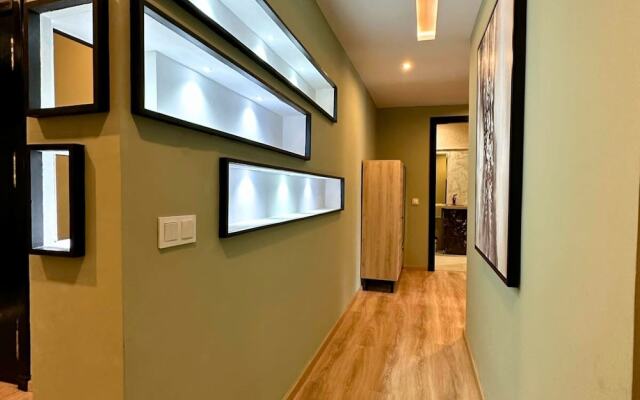 The Tropical Luxury 2BR City Centre Retreat