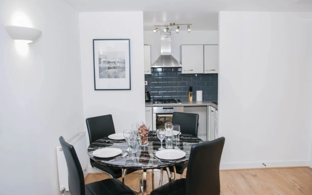 Riverside 2 Bed Apartment