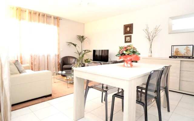 Apartment with 2 Bedrooms in Paris, with Wonderful City View And Wifi