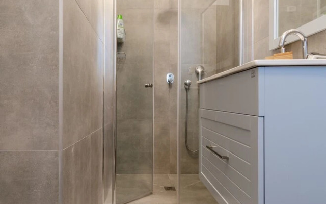 Rothschild Chic Studio