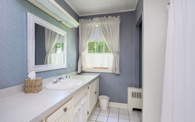 Isaiah Hall Bed & Breakfast Inn