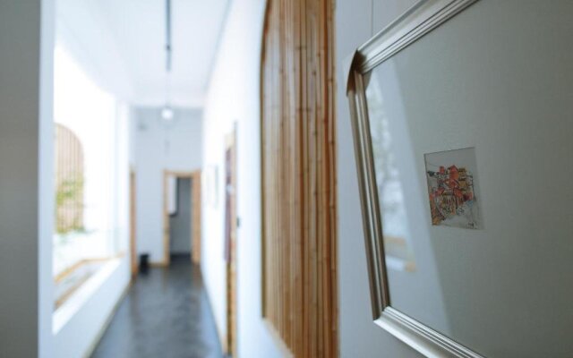 Rong Gallery Inn