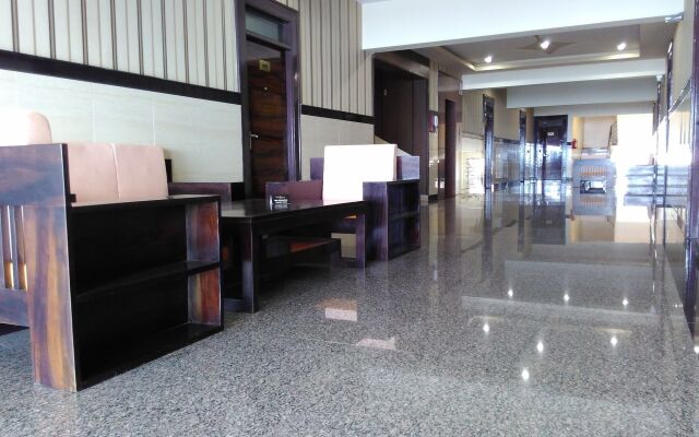 Hotel Raj Vista - Suites & Convention