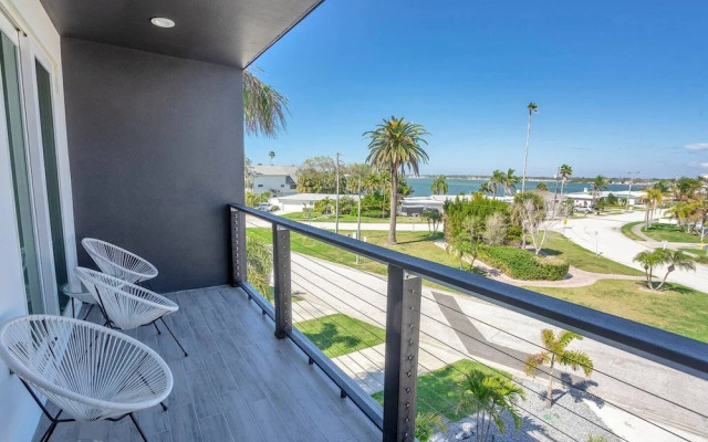 Luxury Pool Home Golf Cart