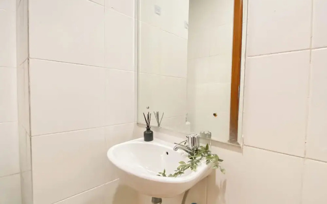 Basic Studio Apartment At Vittoria Residence