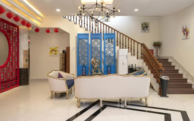 Guilin Crystal Crescent Moon Hotel