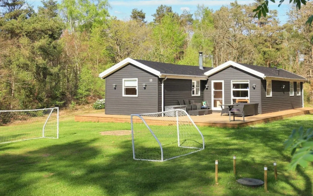 Attractive Holiday Home with Whirlpool near Hadsund
