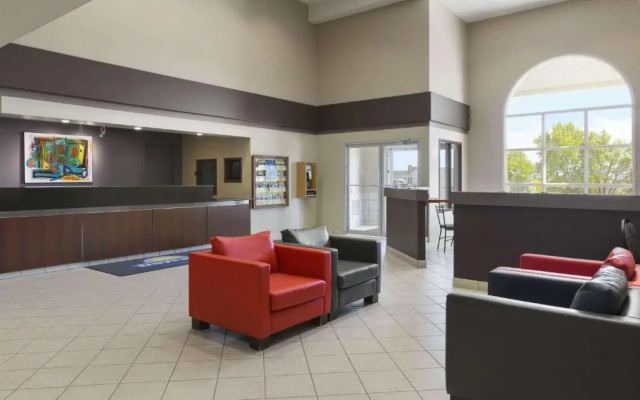 Days Inn - Steinbach