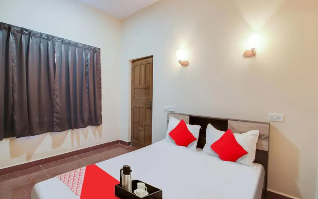 OYO Flagship 70262 Hotel River Wood