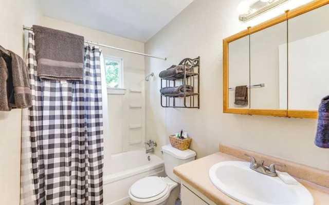 Texarkana Apartment ~ 2 Mi to Downtown!