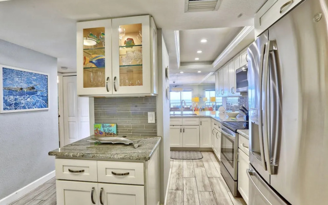 Land's End 10-303 Beach Front - Premier
