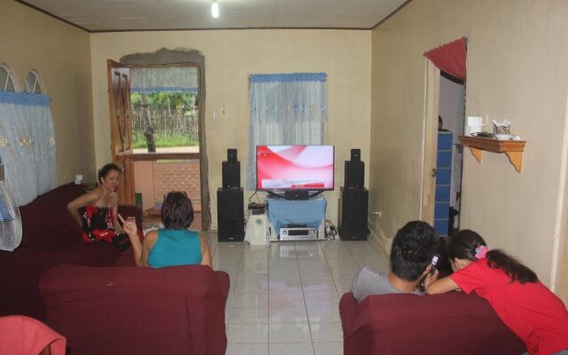 Chona and Christophe Guesthouse - Masbate