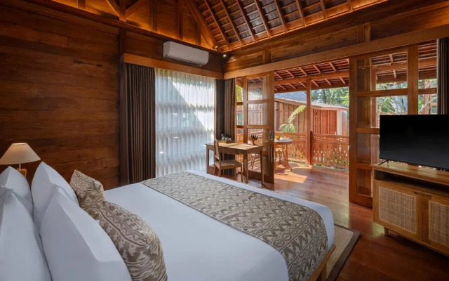 Unagi Wooden Villa by Emana