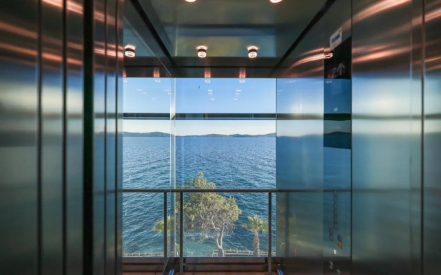 LL luxury penthouse on sea