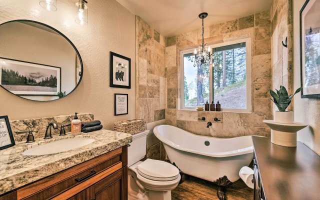 Luxury Twain Harte Cabin: Private Hot Tub & Views!
