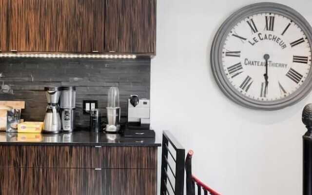 Million-dollar Celebrity Mansion in Old City