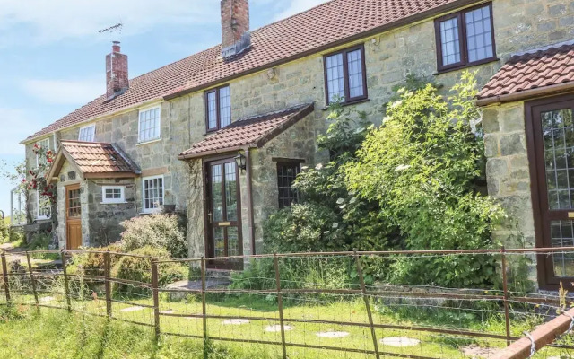 2 Castle Orchard