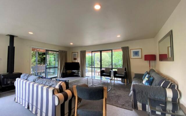 17 Chisholm Crescent