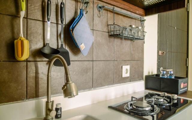 Nice And Warm 1Br At Belmont Residence Puri Apartment