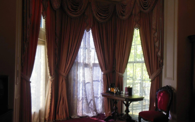 Cedar Grove Mansion Inn & Restaurant