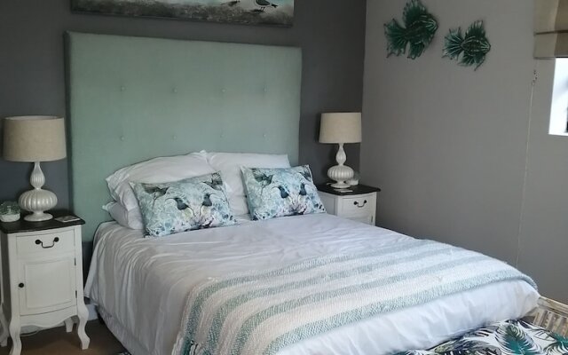 Beachhouse on 18p Repens