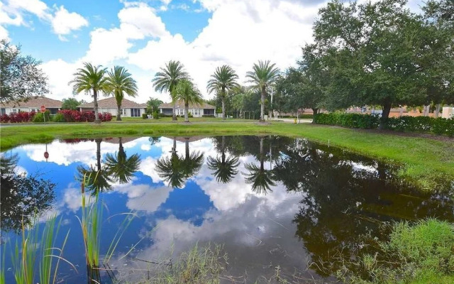 L'Pavia - Two Bedroom Condo