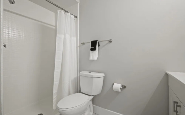 2BR Stay Close to Downtown