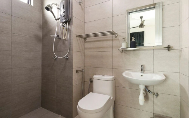 Elegant 3BR Condo for 5 With Outdoor Pool