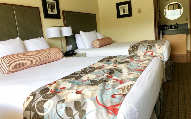 River House Inn, a Baymont by Wyndham