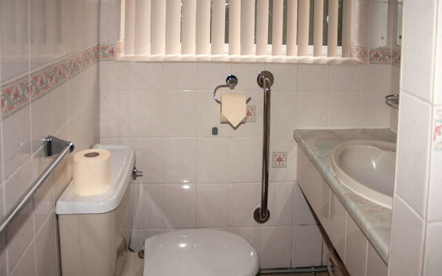 Lyndene Holiday Apartments