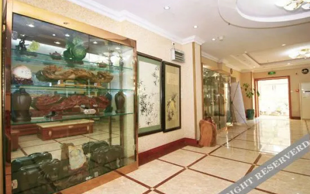 Super 8 Hotel (Dalian Xinghai Square)
