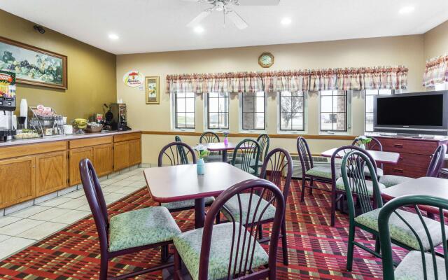 Super 8 By Wyndham Osage