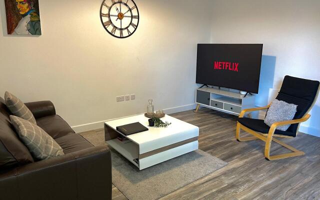 Ye Olde Windmill Apartment Free Parking