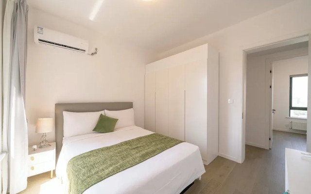 Tyms Elegant 4BR 2BA Apt in Xujiahui