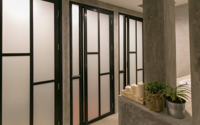 Chedi View Hostel & Rooftop Bar