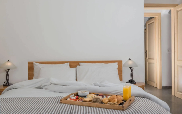 Aspronisi Luxury Villa