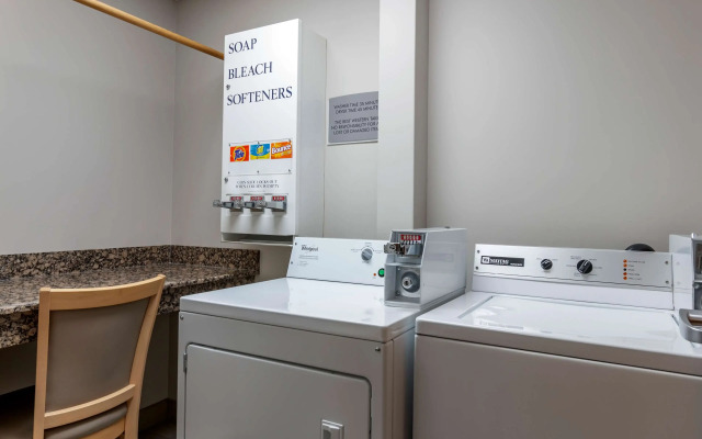 Best Western Plus Pembina Inn & Suites