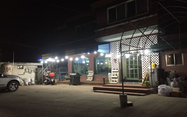 The Guesthouse DMZ Stay - Hostel