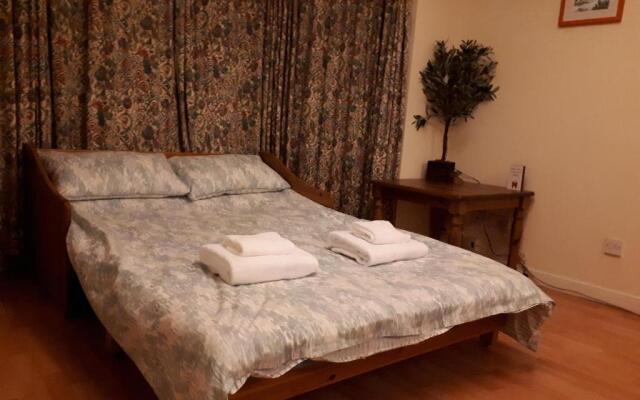 Central & stylish 3 bedroom, 2 bath, free parking