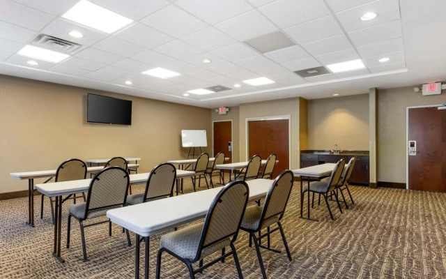 Comfort Inn & Suites Porter near Indiana Dunes