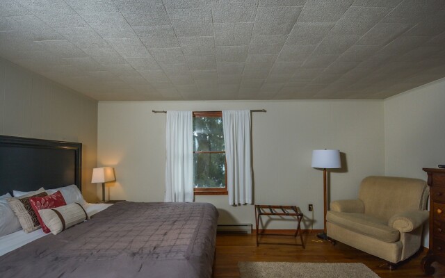 Nestled Hideaway 3 Bedroom House