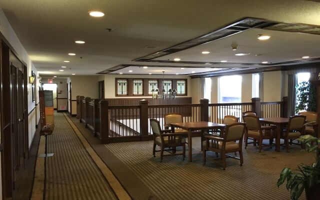 Norwood Inn & Suites